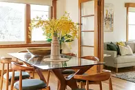 Размеры обеденных столов: стандартные габариты кухонной мебели