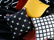 Фото №3 Декоративная подушка Memphis, красный, черный